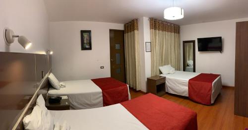Ένα ή περισσότερα κρεβάτια σε δωμάτιο στο Hotel Royal Inn