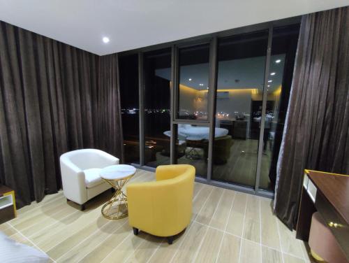 a living room with a yellow chair and a couch at Nizwa Inn - نزوى إن in Nizwa