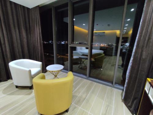 a living room with a yellow chair and a window at Nizwa Inn - نزوى إن in Nizwa
