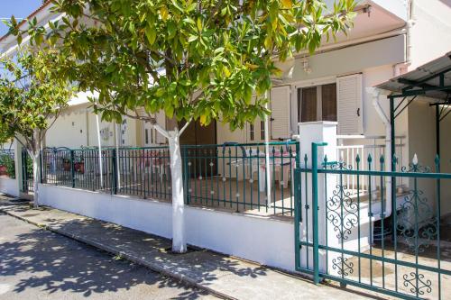 Gallery image of Lola Rooms & Apartment in Nea Vrasna
