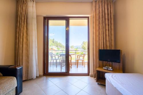 Gallery image of Evcan Apart in Turgut