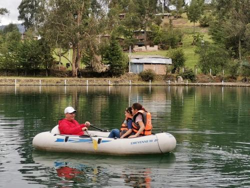 a group of people in a raft on a lake at Fundo El Chocho in Cajamarca