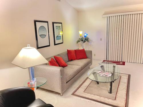Upper Level Villa with Golf/Mountain Views/Pool/Tennis