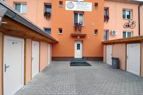 Budova, kde se ubytování v soukromí nachází