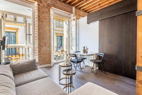 Comedias 8 con Parking by Pineapple Homes