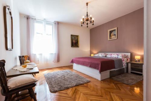 Postel nebo postele na pokoji v ubytování Drago 2BR apt. in old town