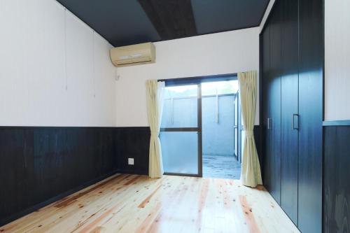 an empty room with a door and a wooden floor at Nagatoro fireplace - Vacation STAY 59551v in Minano