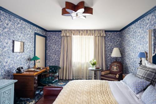 Graduate Deluxe King Room