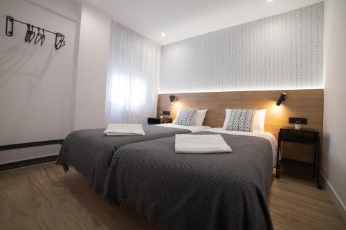 Tempat tidur dalam kamar di Apartamento Logroño Plaza Ayuntamiento