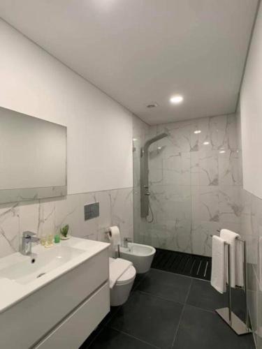 Ванная комната в PALHOTAS GUEST HOUSE - Apartamento Sameiro