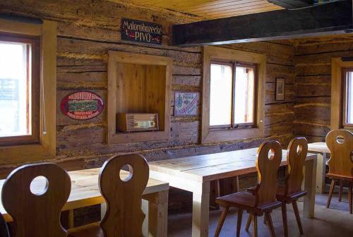 Restoran ili drugo mesto za obedovanje u objektu Kořenov 10 chalupa na horách