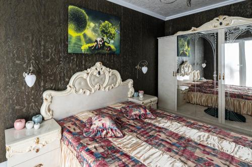 a bedroom with a white bed and a mirror at Apartament Rajski-Parking, Taras, Vat, Targi 2km in Kielce