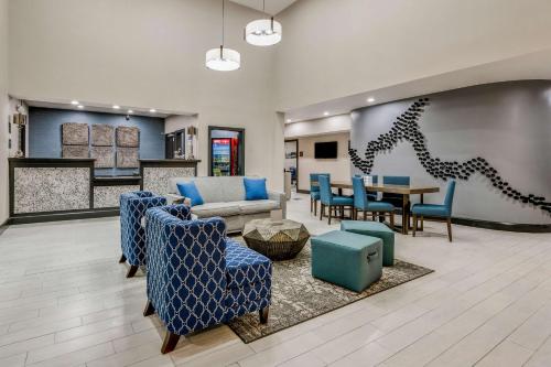 Dapur atau dapur kecil di Best Western Huntsville Inn & Suites