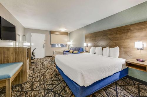 Katil atau katil-katil dalam bilik di Best Western Huntsville Inn & Suites