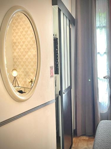 a room with a round mirror on the wall at Hôtel Paul Riquet in Béziers