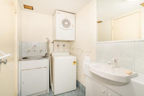 To the Beach - Unit 2 Cape View Resort – Photos 5