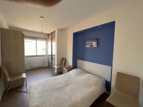 Photo de la galerie de l'établissement Appartement 2 chambres face plage avec parking, 3 étoiles - FR-1-197-376, à Les Sables-dʼOlonne