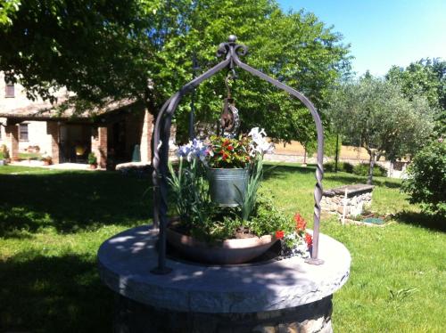 a bird bath with flowers in it in a yard at Azienda Agrituristica I Tre Casali in Magione