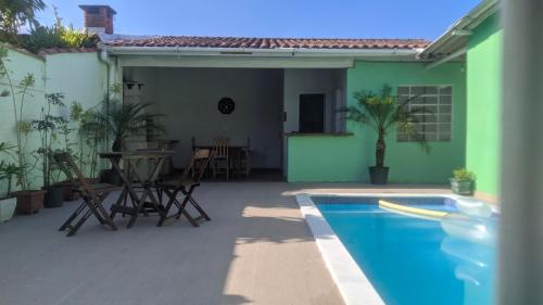 Casa com Piscina 200 m da Praia - São Sebastião