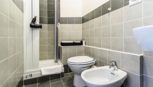Ένα μπάνιο στο Take It Easy Roma Guest House