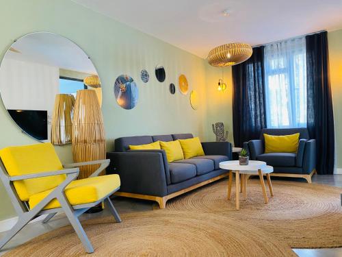 Sweet Beach Apt-Pool, Terrace, Ground Floor, few steps from beach!