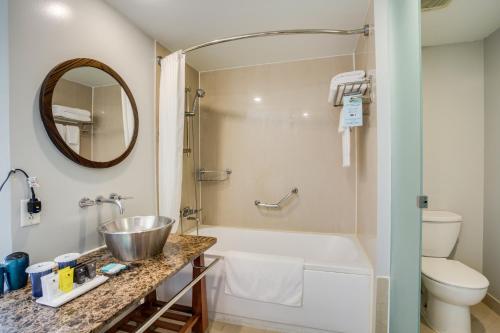 Ένα μπάνιο στο Guam Plaza Resort