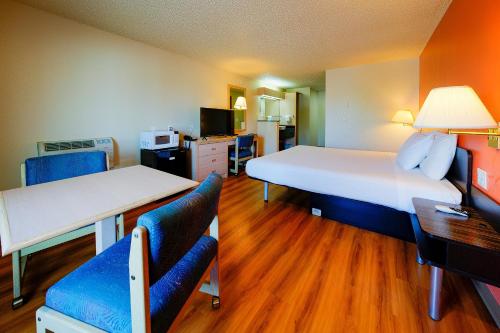 Katil atau katil-katil dalam bilik di OYO Hotel Hermiston OR, Downtown