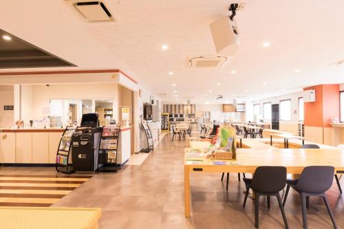A restaurant or other place to eat at Wild Cherry Blossom-HOSTEL,TOKYO KOGANEI-