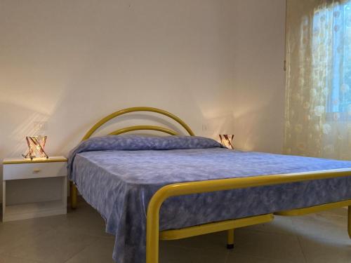 a bedroom with a bed with a blue comforter at Giovanna in Rosolina Mare