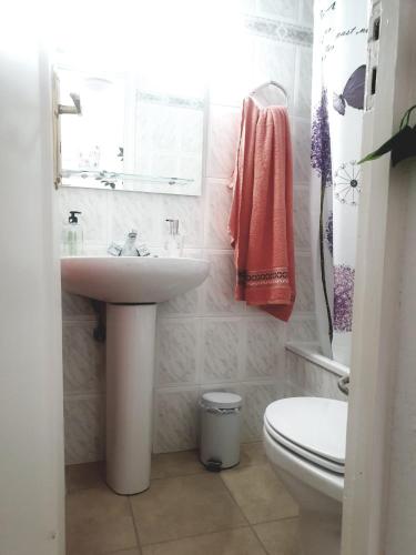 Ένα μπάνιο στο BackpackerRoom's