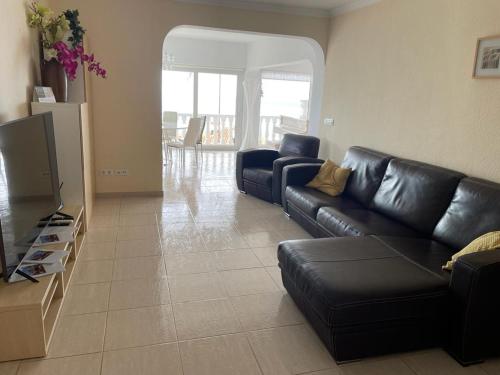 Ruang duduk di Villa Carioca - with private pool, marvelous garden and amazing ocean view