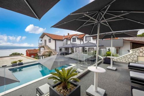 Bazén v ubytování Crikvenica Apartment 19 nebo v jeho okolí