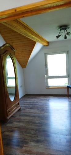 an empty room with a ceiling fan and a window at Casa Servatius in Briedel