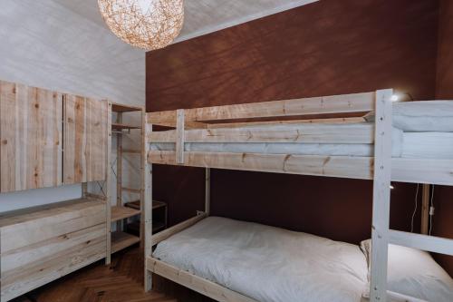 מיטה או מיטות קומותיים בחדר ב-Appartamento Picche