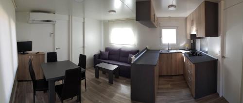 Kuchyň nebo kuchyňský kout v ubytování Camping Vall de Ribes