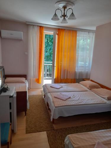 Ліжко або ліжка в номері Bendegúz Villa