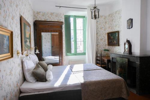 Postelja oz. postelje v sobi nastanitve La Cachette du Comte
