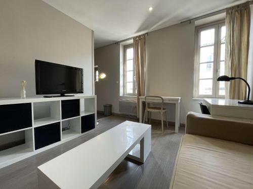 Fotografia z galérie ubytovania Appartement Historique T2 à La Rochelle – Confort Moderne, Cœur de Ville - FR-1-246-609 v destinácii La Rochelle