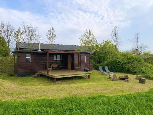 a small cabin with a picnic table and a deck at Cozy and peaceful cabin 15 mins from Lyme Regis in Bridport