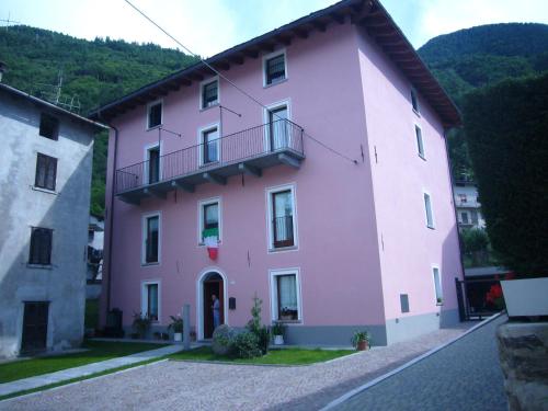 Gallery image of Bed And breakfast Il Ghiro in Cedrasco