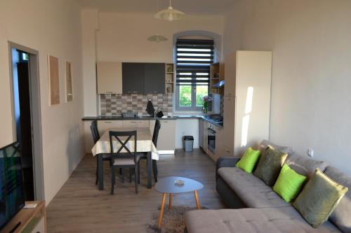 a living room with a couch and a table and a kitchen at Apartman Volare in Vodnjan