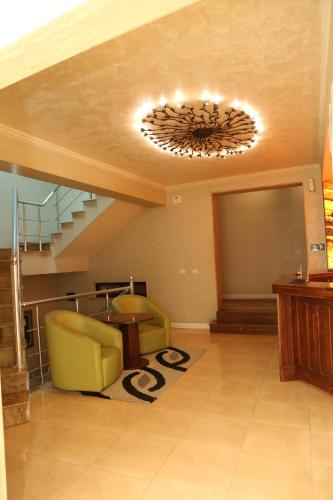 a living room with a chandelier on the ceiling at Hotel Autostrada (Highway) in Kashari