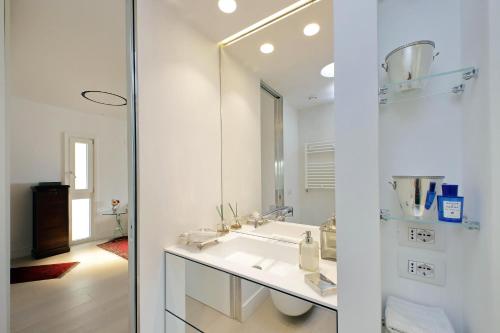 Luxury Aurelia Apartment with Swimming Pool tesisinde bir banyo