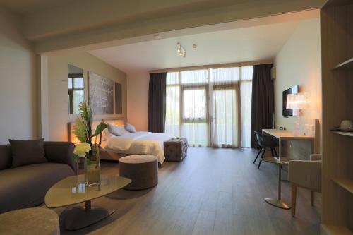 Ein Bett oder Betten in einem Zimmer der Unterkunft Chez Maman Hotel & Restaurant