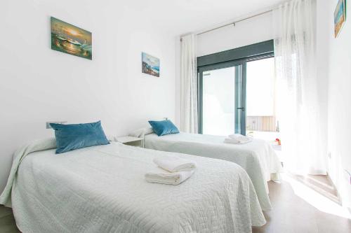Postel nebo postele na pokoji v ubytování Espectacular Adosado con piscina, vistas al mar 4