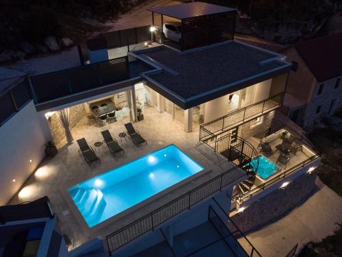 Villa Stella with 32 sqm private heated pool Jacuzzi Sauna Media room 3 bedrooms