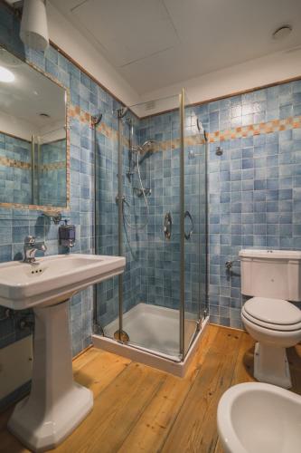 a bathroom with a shower and a toilet and a sink at Le Camere di Palazzo Bortolan in Treviso