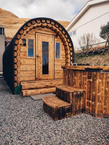 Fotografie z fotogalerie ubytování Gøtugjógv Log House v destinaci Gøtugjógv