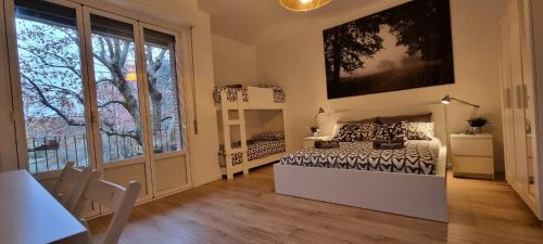 a bedroom with a bed and a table and chairs at San Donato Policlinico BBking in San Donato Milanese