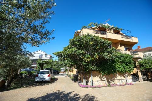 Apartments and Rooms Sinka